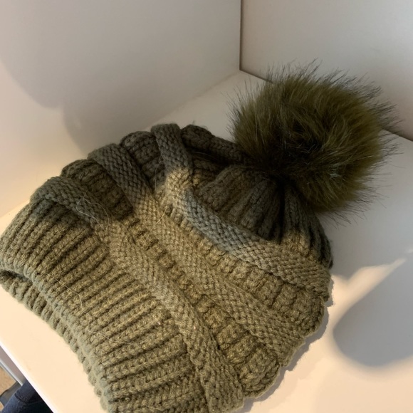 Queenfur hat - Picture 2 of 3